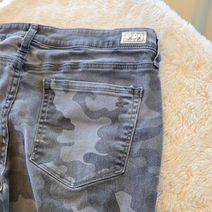 Seven7 Jeans Women's Gray Camouflage Jeans